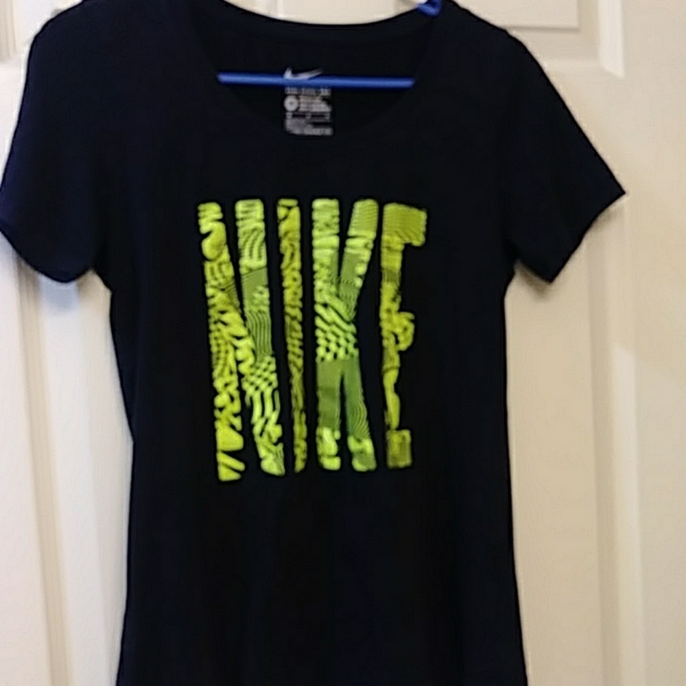T shirt - Picture 2 of 3